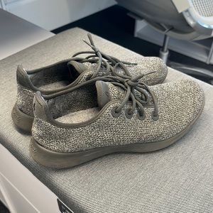 Size 13 AllBirds. Used to use them for commuting (in nice weather)